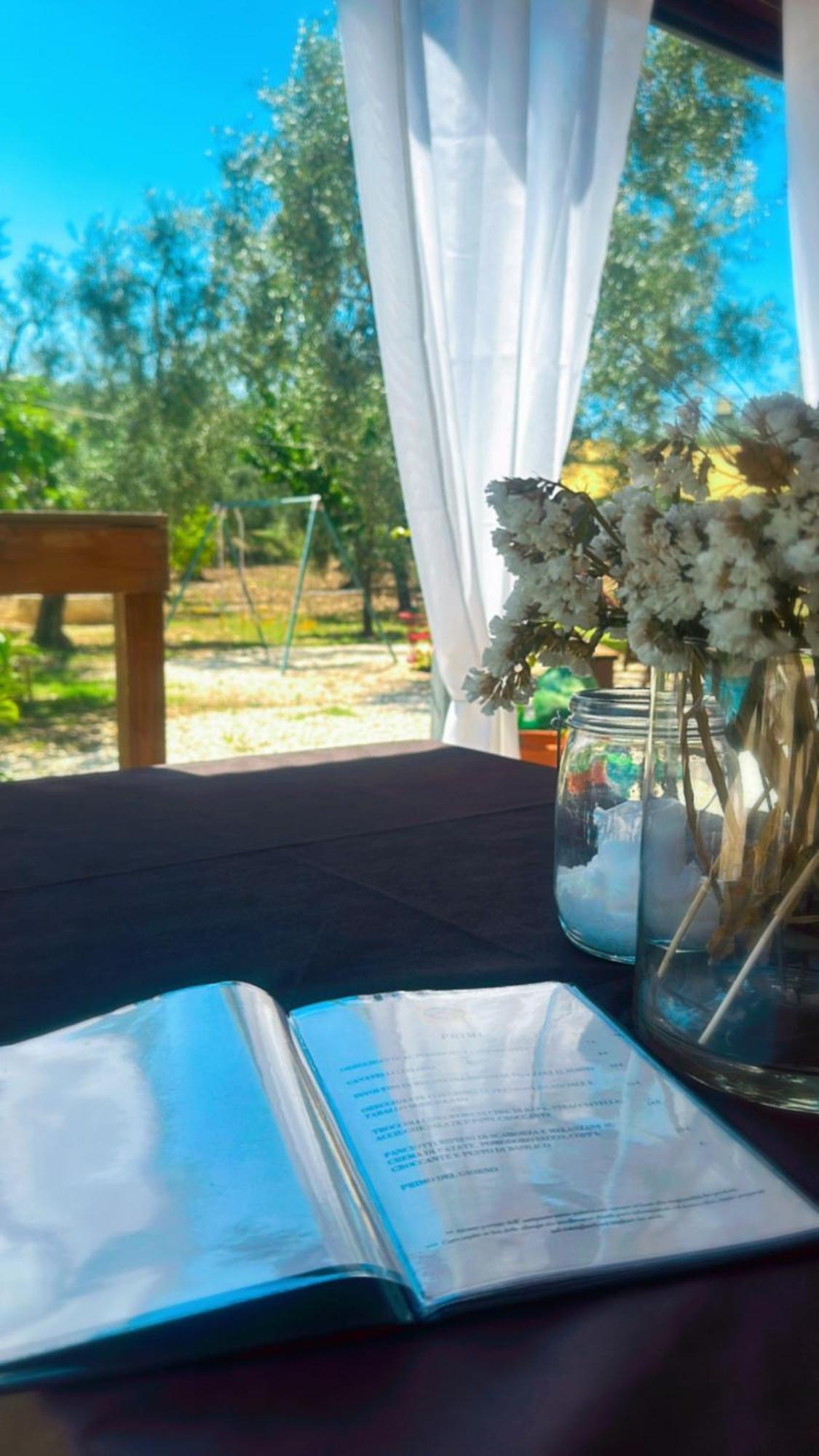 Agriturismo Azzarone Весте Екстериор снимка