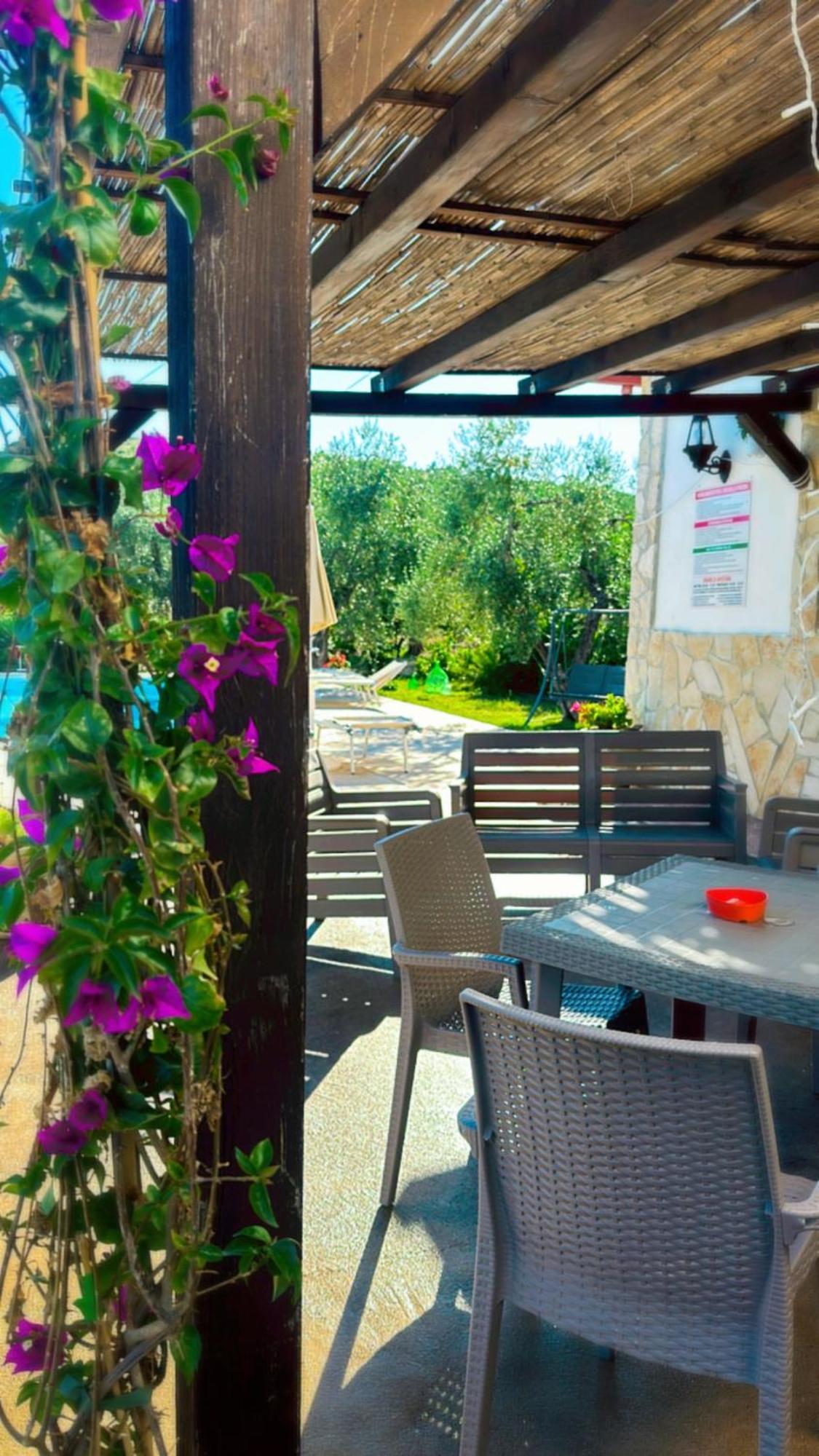 Agriturismo Azzarone Весте Екстериор снимка